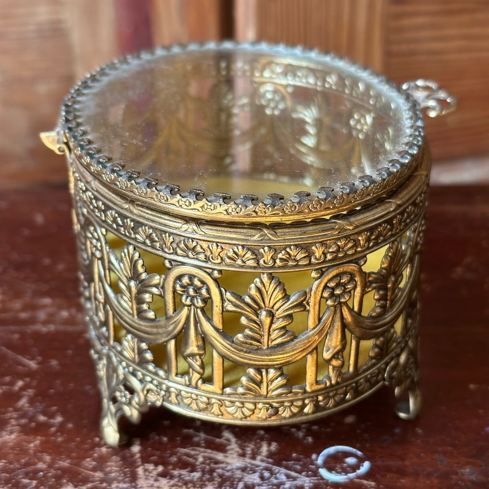 SOLD Vintage 1950s Casket Jewelry box Hollywood Regency Glass Gold metal trinket - Picture 7 of 7